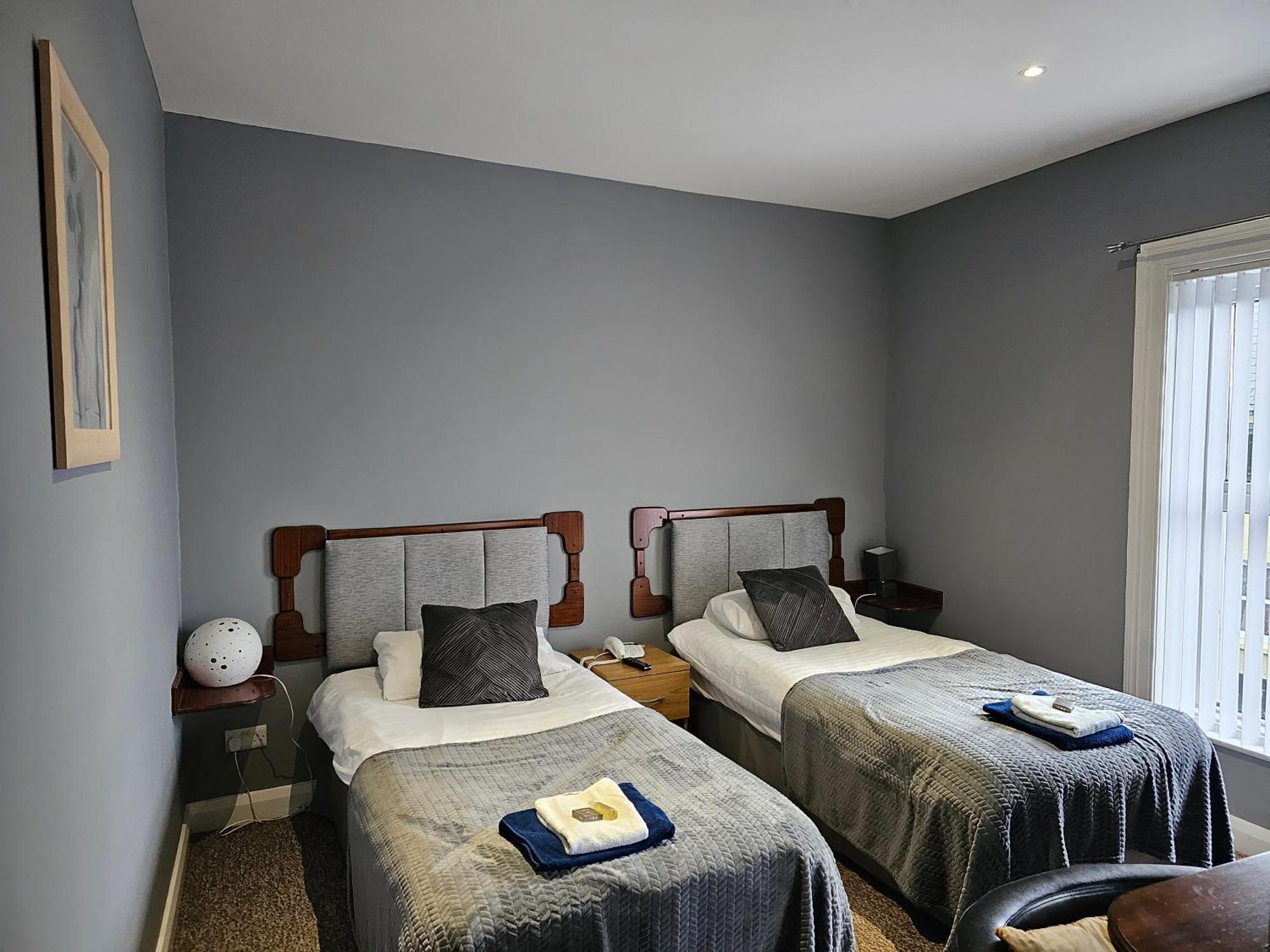 Manor Hotel Балимъни Екстериор снимка